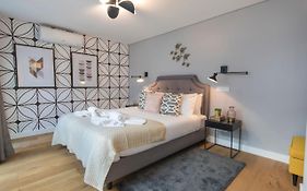 Lovelystay - Modern And Colourful Flat In The Heart Of Graca